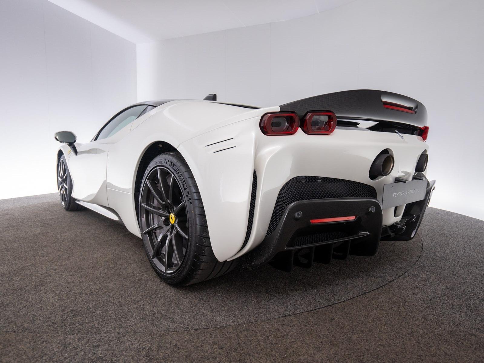 Ferrari SF90 Stradale ASSETTO FIORANO