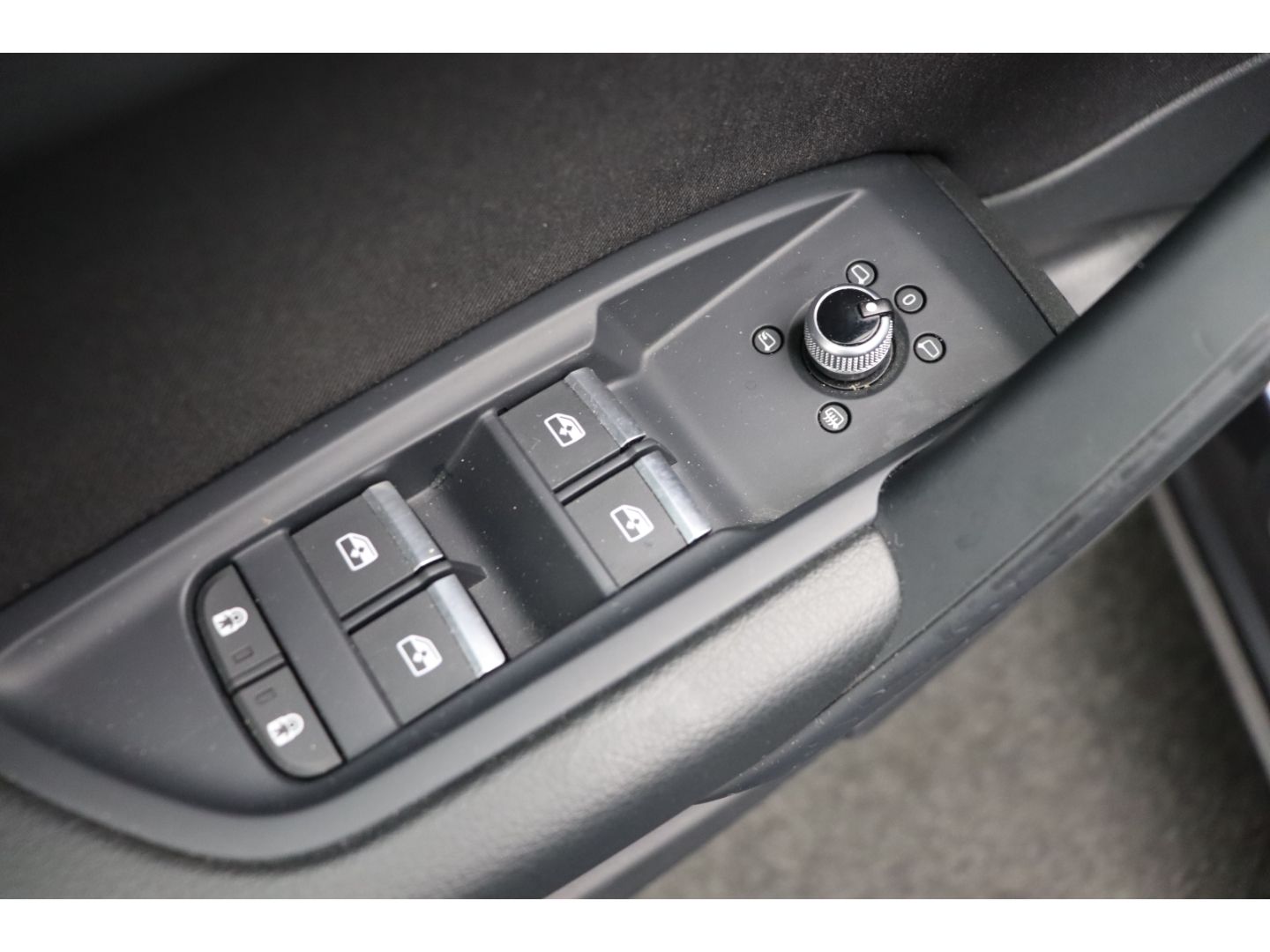 Fahrzeugabbildung Audi Q5 40 TDI quattro advanced AHK Elektr. Sitze