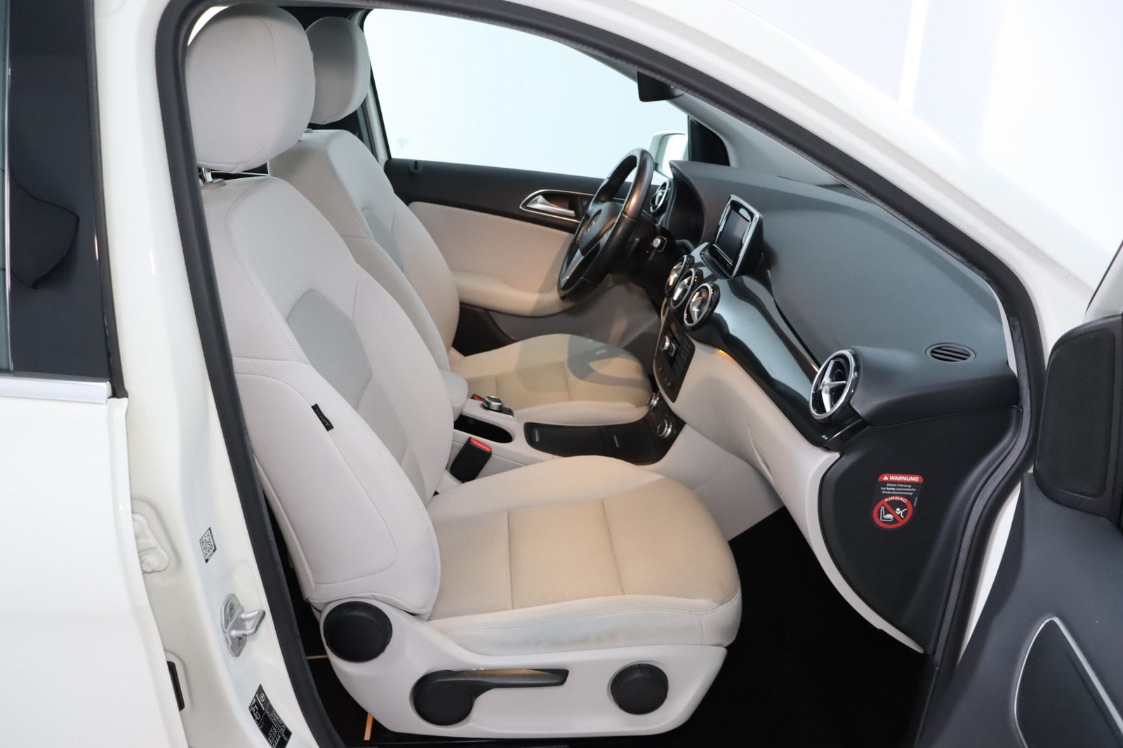 Fahrzeugabbildung Mercedes-Benz B 180 BlueEFFICIENCY * Bi-Xenon * Navi * SHZ *
