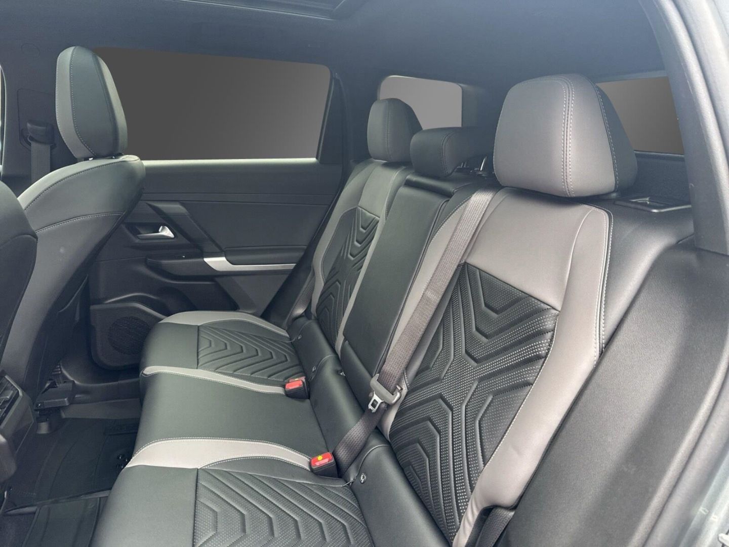 Fahrzeugabbildung Jeep Compass MY26 FIRST EDITION E-HYBRID PANO VOLL