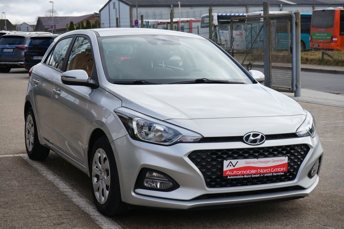 Fahrzeugabbildung Hyundai i20 Style*Kamera*Service Neu*Hu Au Neu