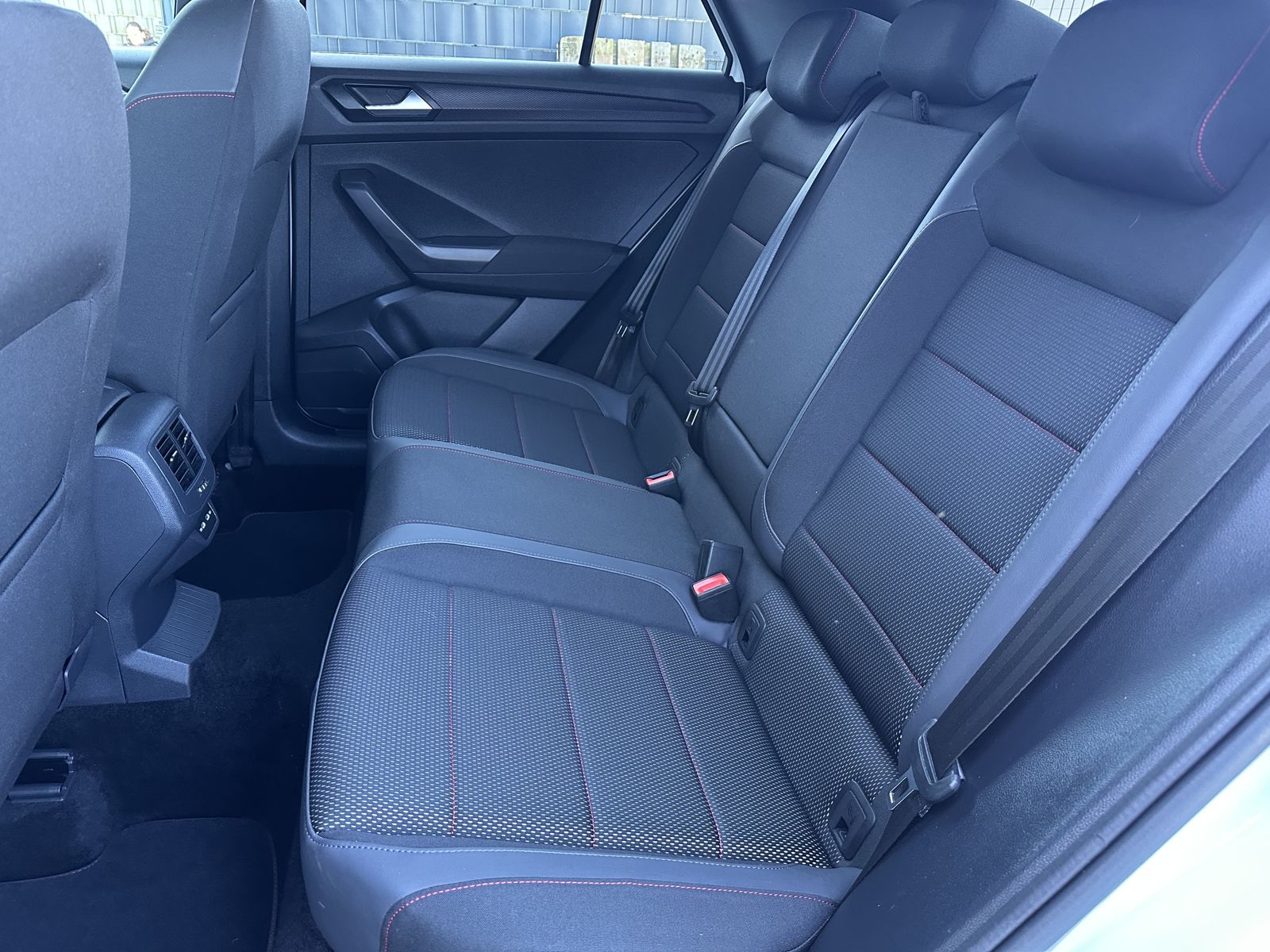Fahrzeugabbildung Volkswagen T-Roc 2.0 TSI DSG R-Line 4M NAV+LED+ACC+AHK+KAM
