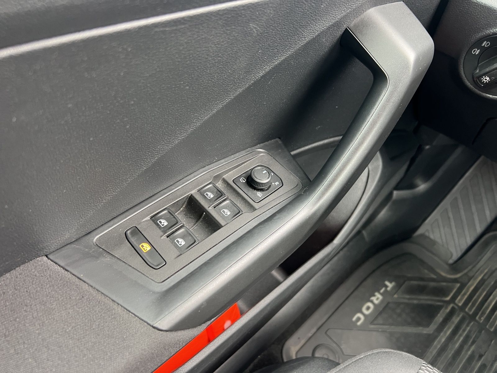 Fahrzeugabbildung Volkswagen T-Roc TDI Basis Navi SHZ SHZ Klima