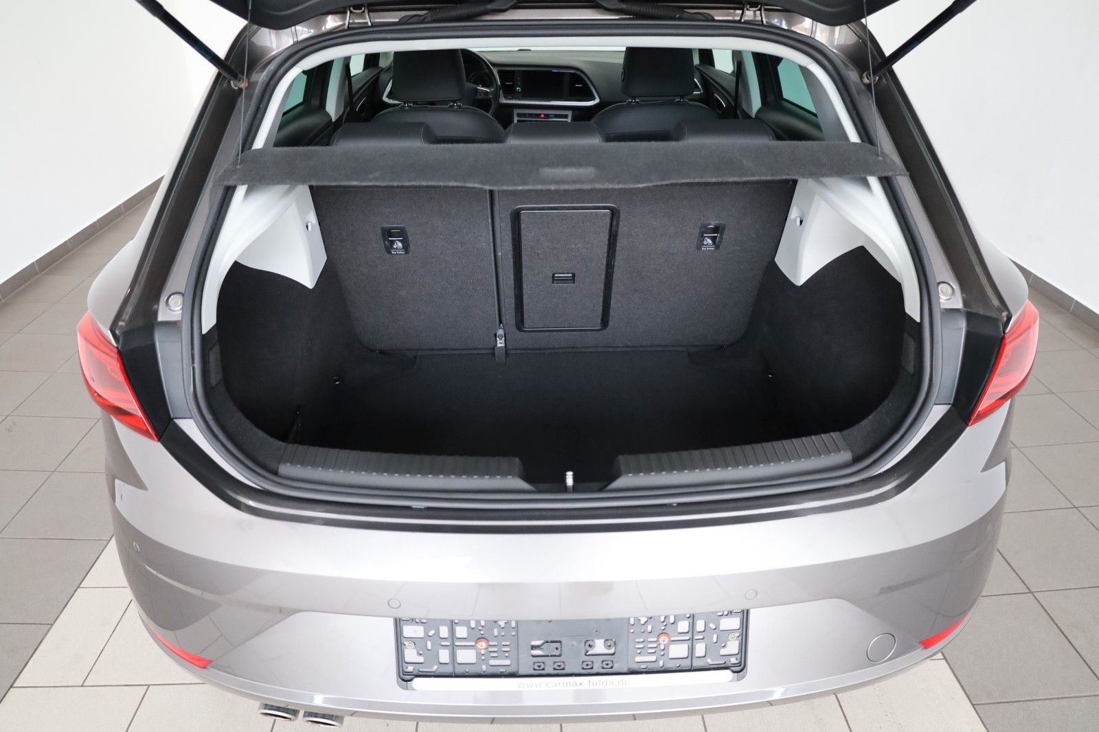 Fahrzeugabbildung SEAT Leon Xcellence T.Leder,SH,PDC,Allwetterreifen
