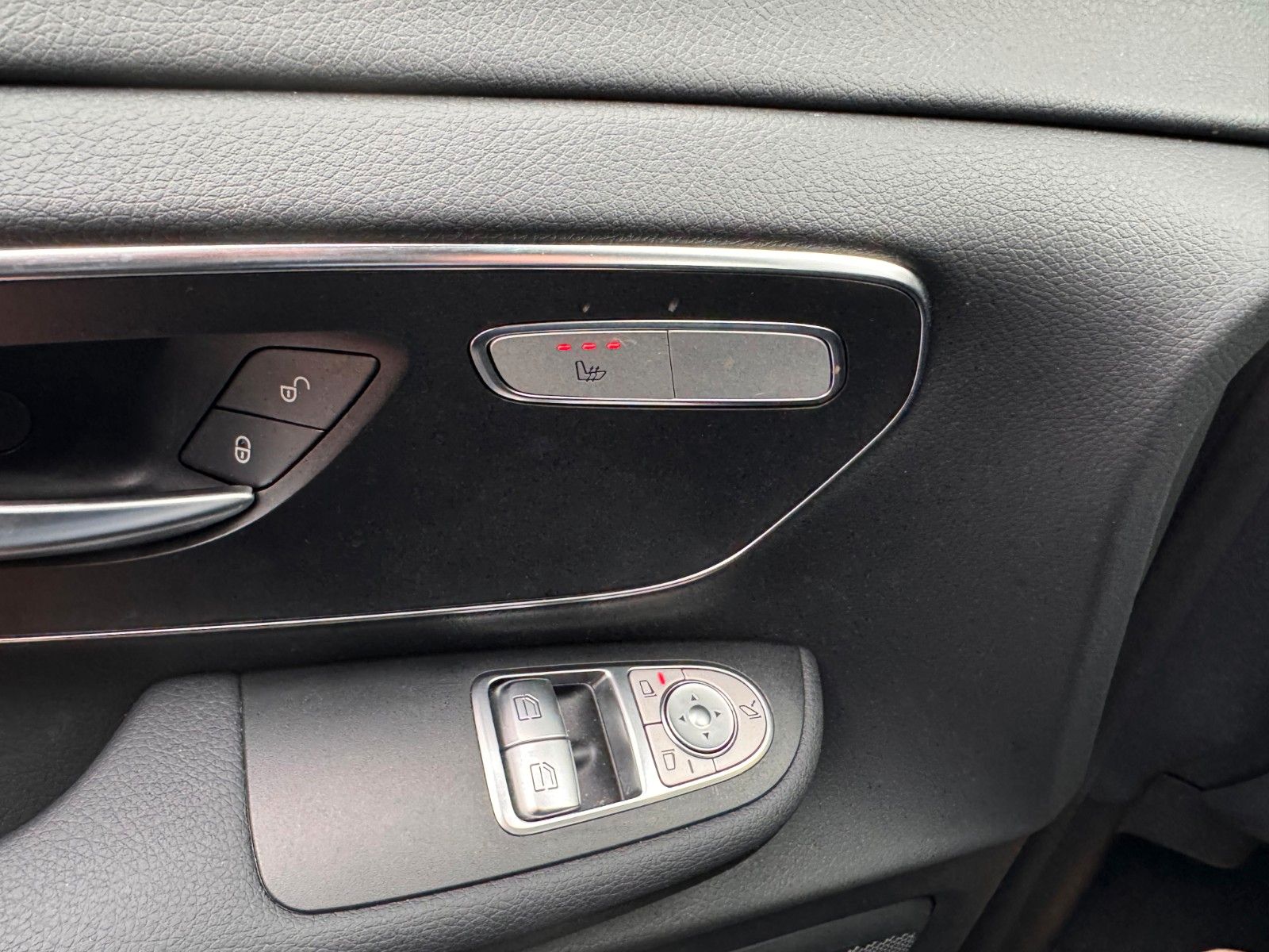 Fahrzeugabbildung Mercedes-Benz V 220 d STYLE K Liege-Paket AHK2,5 DISTRONIC