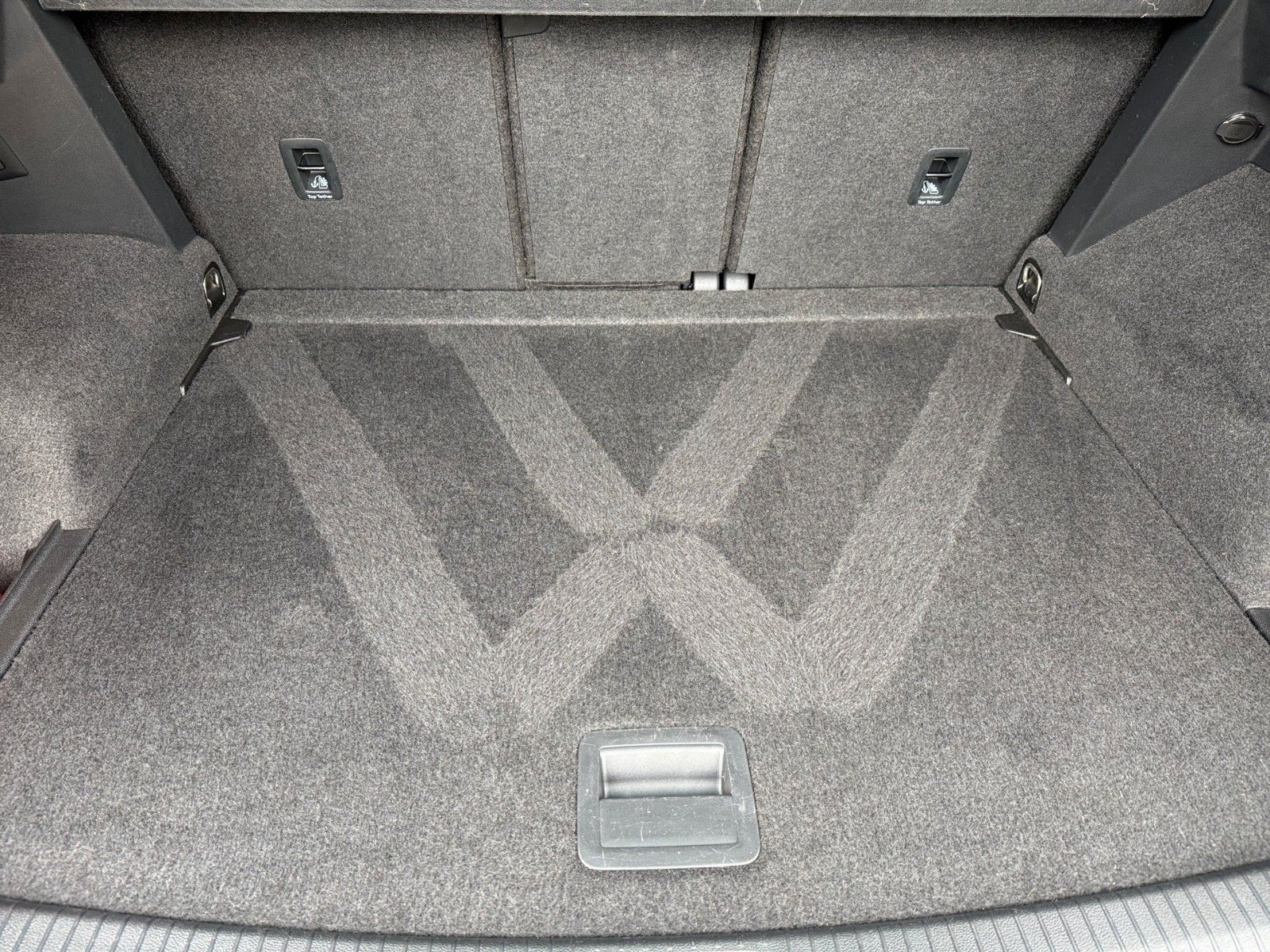 Fahrzeugabbildung Volkswagen Tiguan Elegance 1.5 TSI