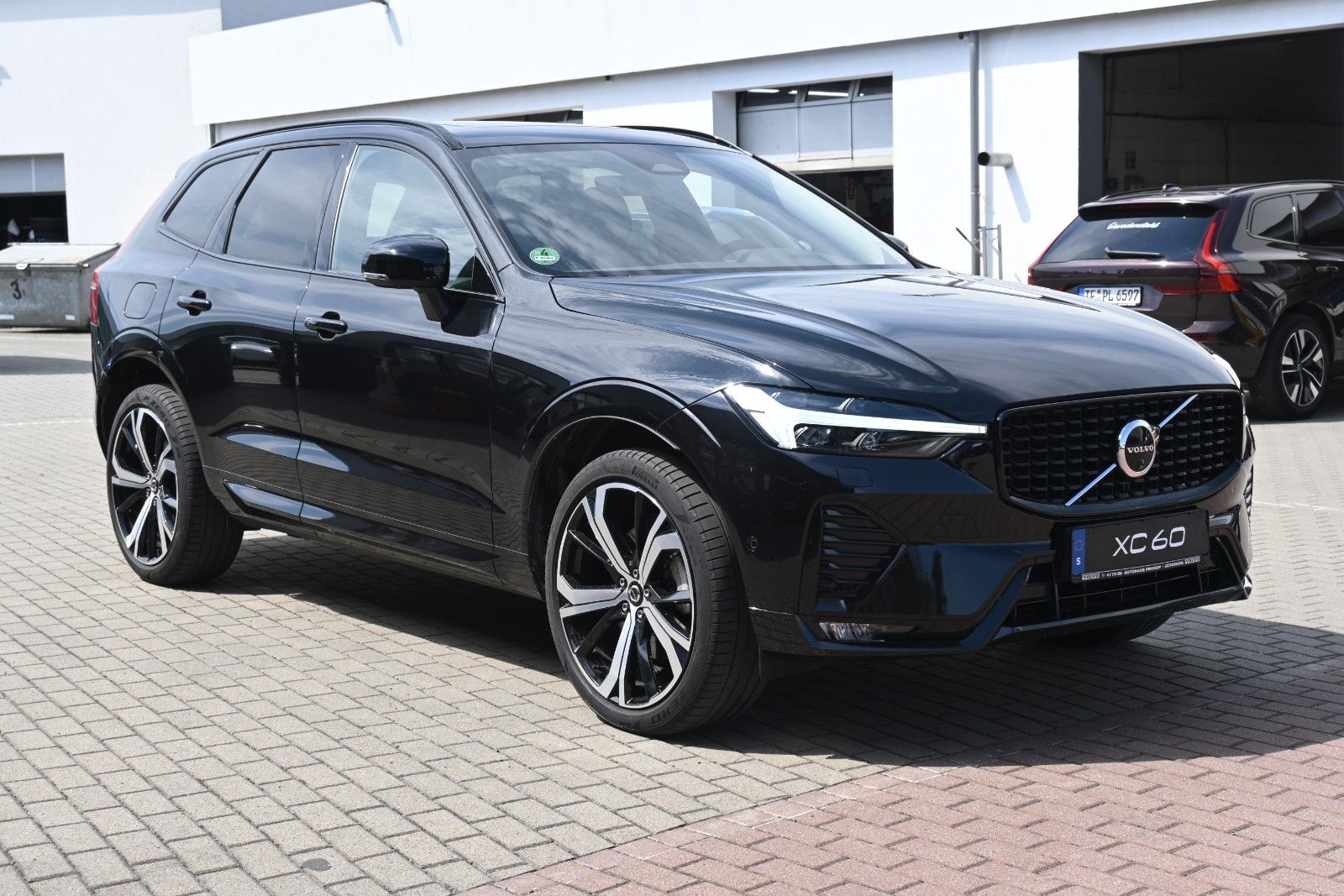 Fahrzeugabbildung Volvo XC60 B4 D Plus Dark*FSHZG*PANO*360°*ACC