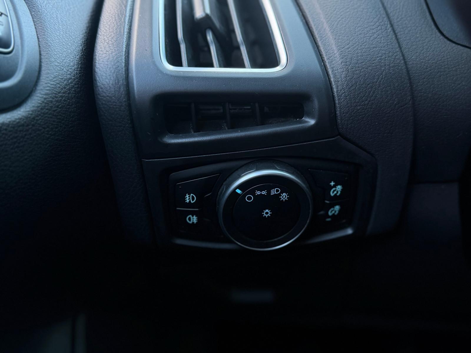 Ford Focus 2015 — photo 24