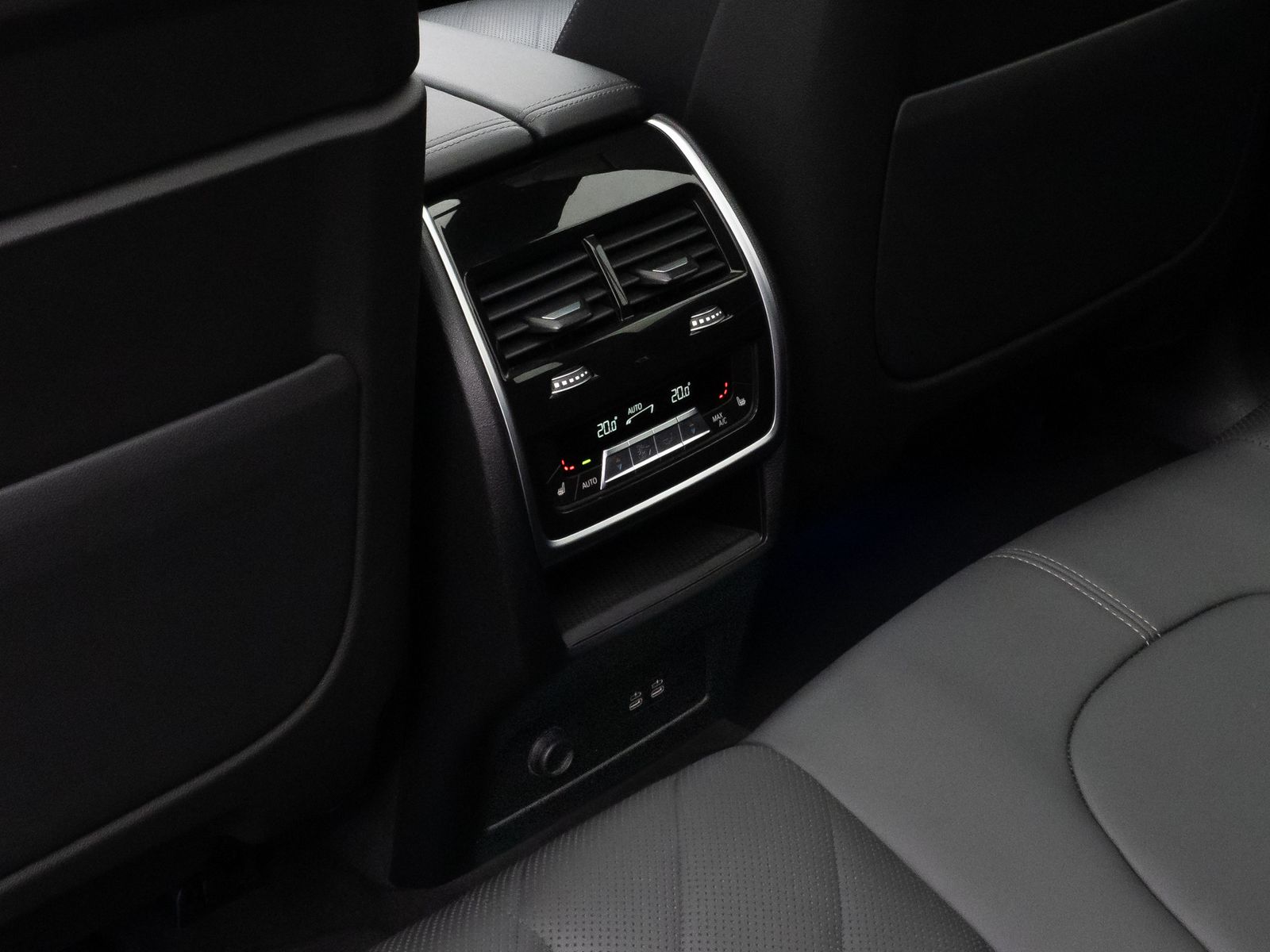 Fahrzeugabbildung BMW X5 xD50e M Sport Pro Pano 360°HUD DAB H/K SoftCl