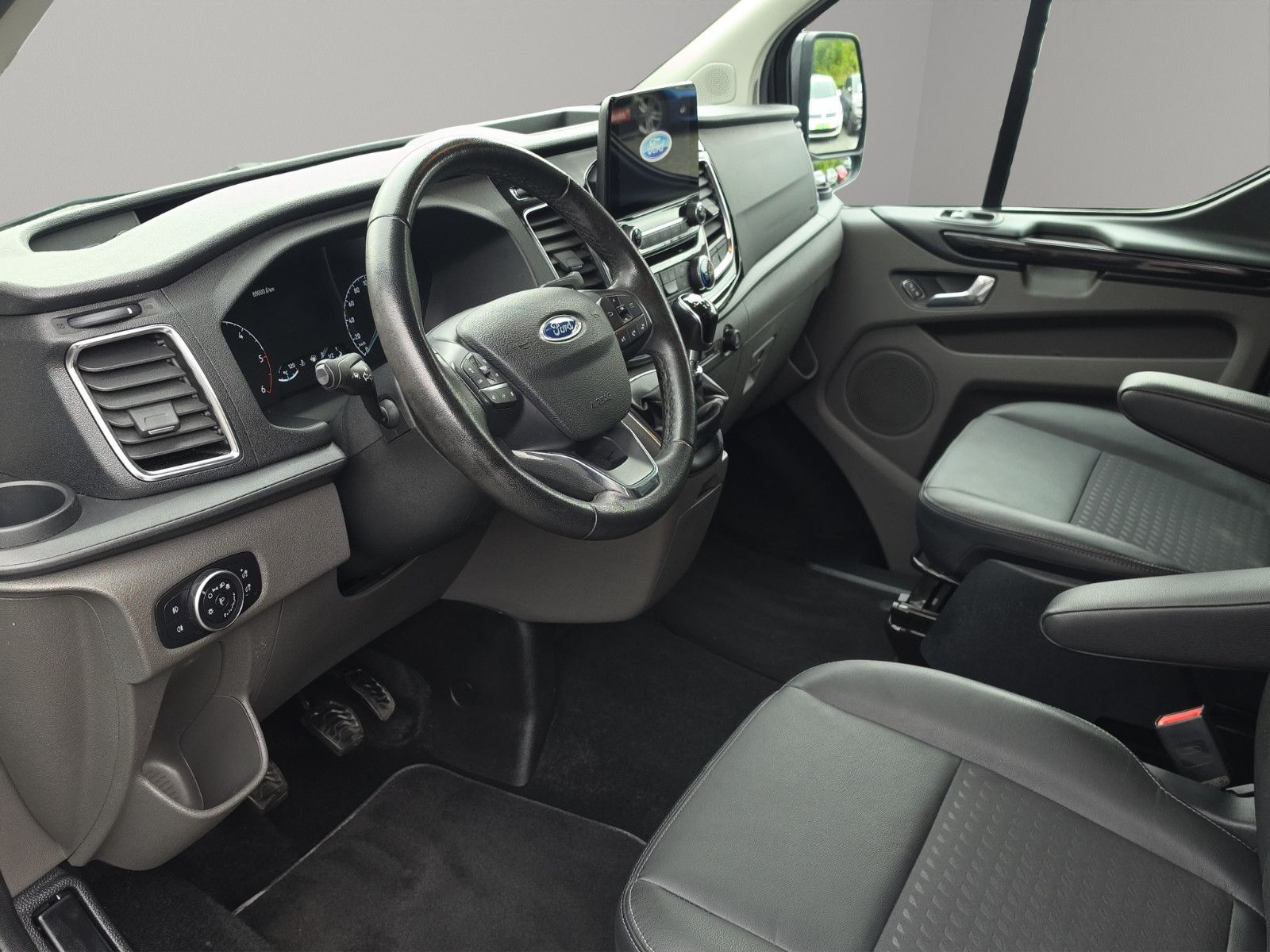 Fahrzeugabbildung Ford Transit/Tourneo Custom Kombi 320 L1  Sport