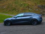 Tesla Model 3 Allradantrieb mit Dualmotor Performa...