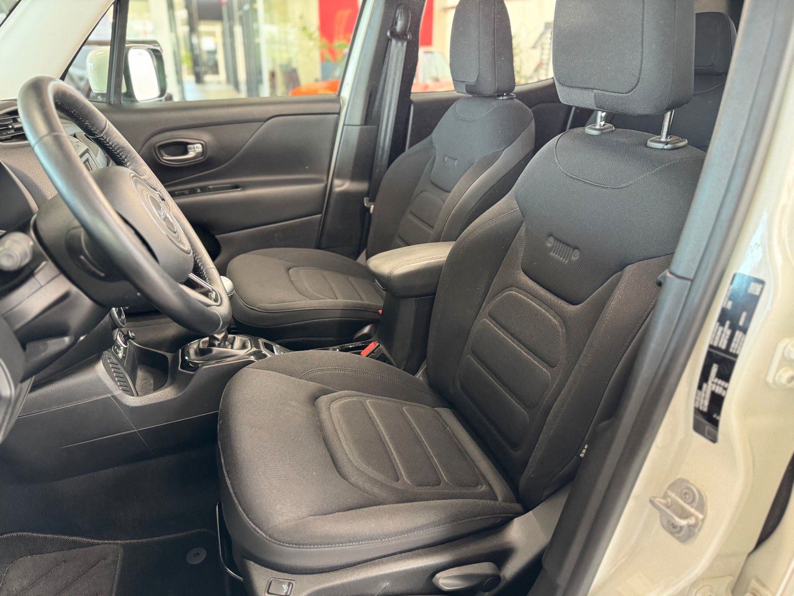 Fahrzeugabbildung Jeep Renegade 1.6 E-torQ Night Eagle FWD "Navigation"