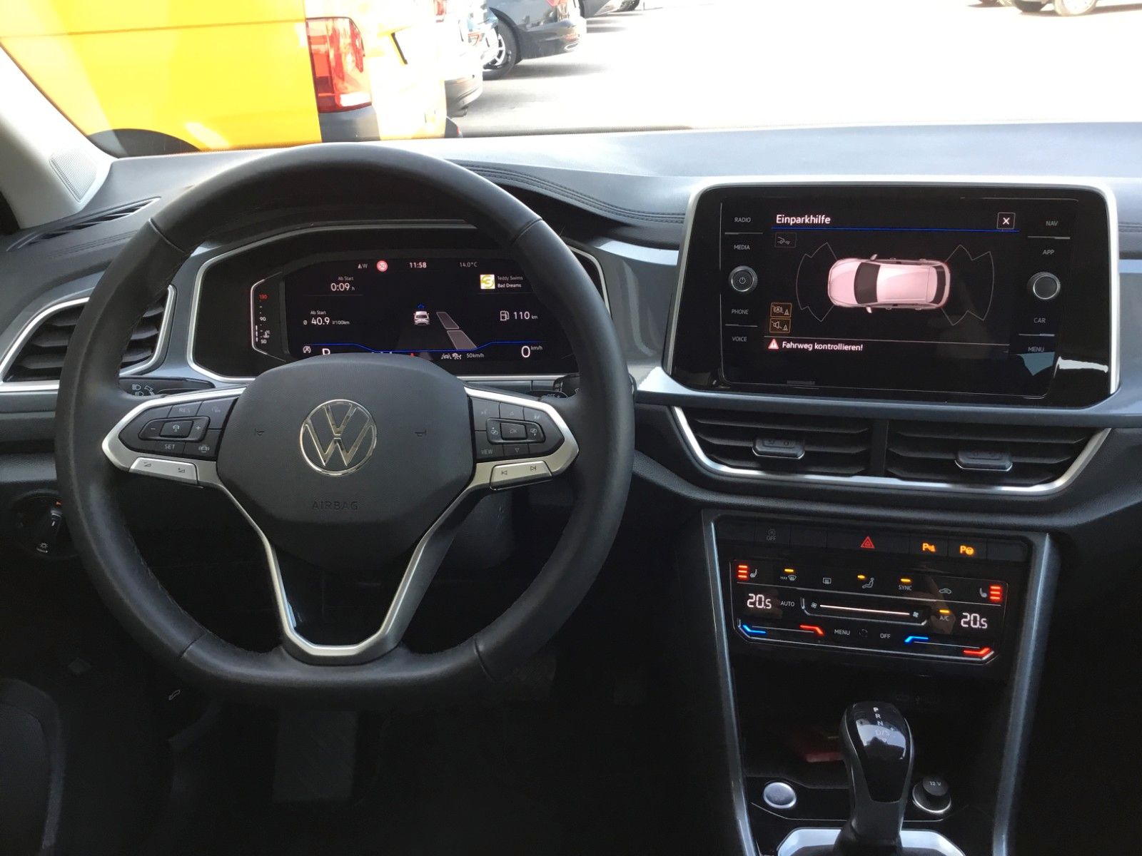 Fahrzeugabbildung Volkswagen T-Roc 1.5 TSI DSG Style+AHK+MatrixLED+ACC+Pano