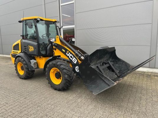 JCB 409 Agri