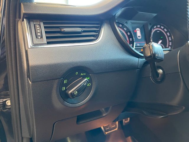 Skoda Octavia Combi RS 4x4 *PANO*NAVI*STANDHEIZUNG*AHK