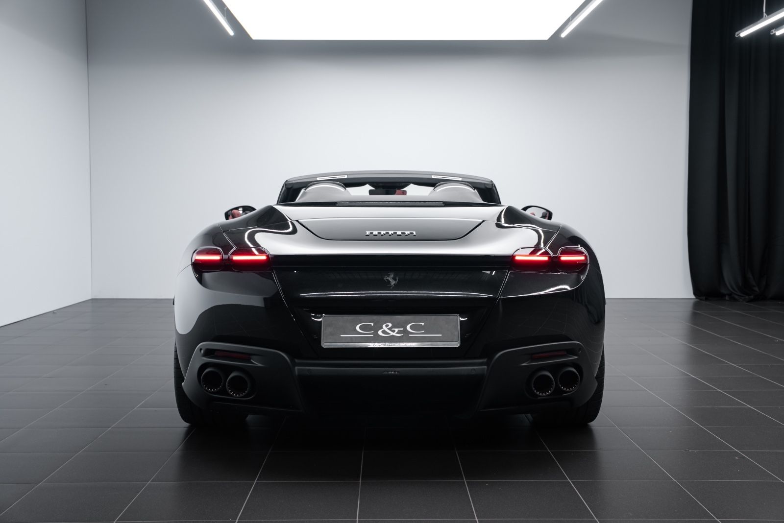 Fahrzeugabbildung Ferrari Roma Spider CARBON/DAYTONA/PASSENGER DISPLAY