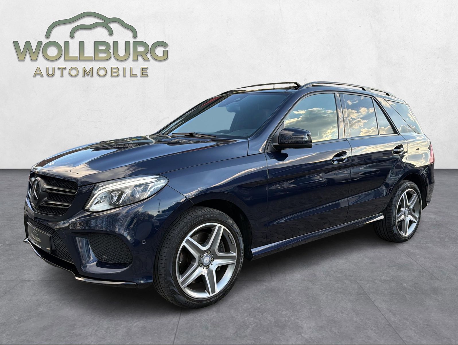 MERCEDES-BENZ GLE 400 4M AMG Line Pano/DLS/Com/HK/StandH/SoftC