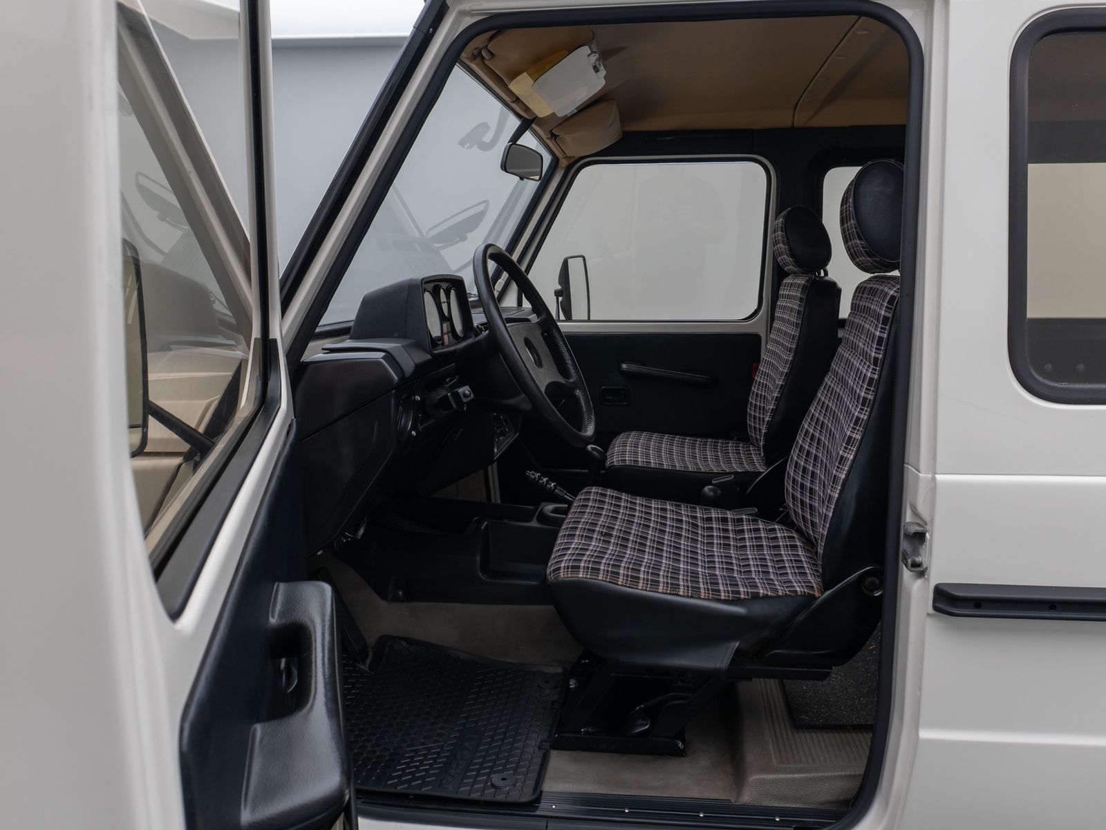 Fahrzeugabbildung Mercedes-Benz G 240 4x4AHK Servo Classic Data 2+