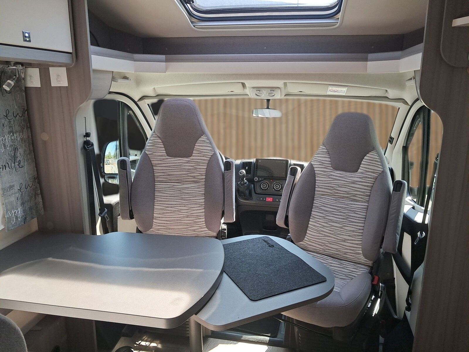 Fahrzeugabbildung Hobby OnTour Van V65 SAT,Solar,Markise,RK,Fahr.