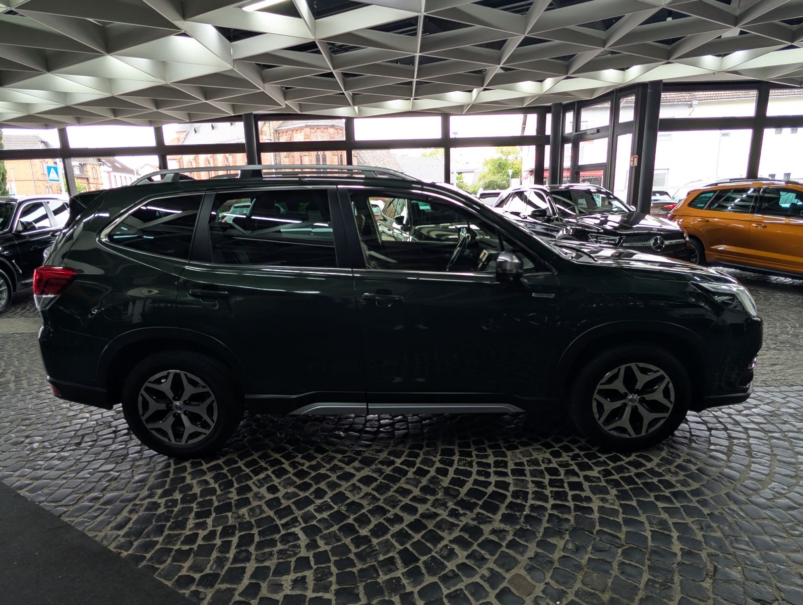 Fahrzeugabbildung Subaru Forester 2.0ie MHEV PLATINUM ACC LED PANO LEDER