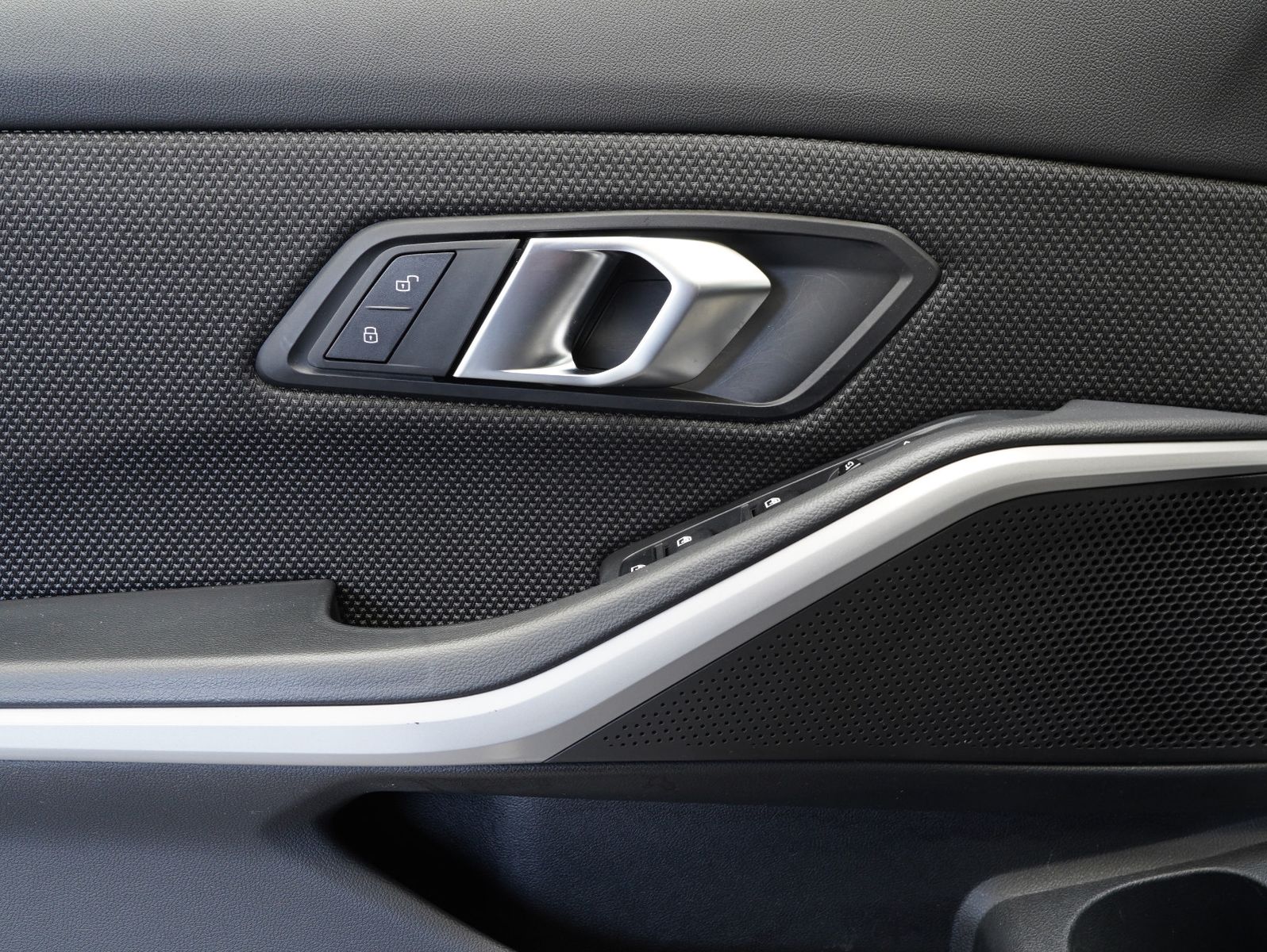 Fahrzeugabbildung BMW 320 d xDrive Touring LCI/CURVED/AHK