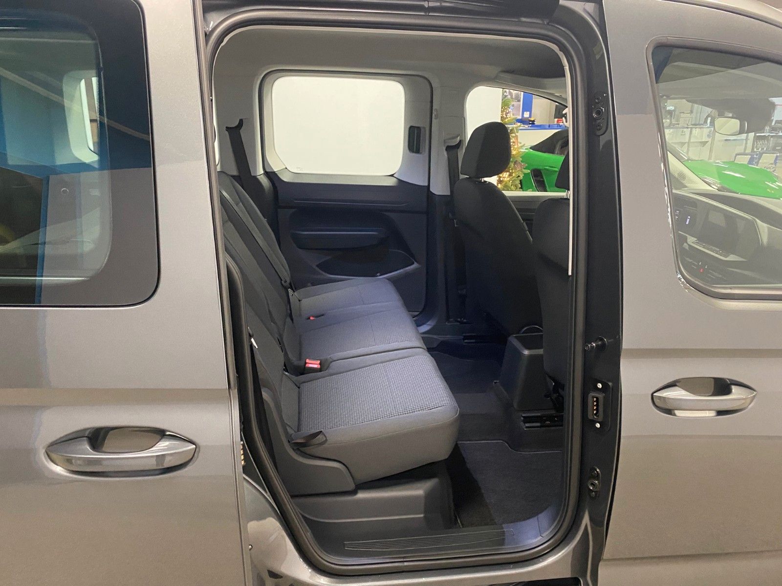 Fahrzeugabbildung Volkswagen Caddy 1.5 TSI Caddy+ACC+AHK+2x Schiebetür+1xHeck