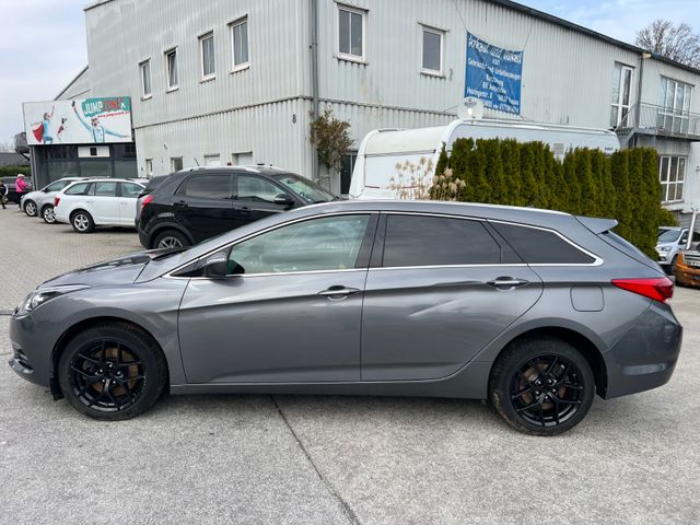 Hyundai i40 1.7 CRDI 104 KW/140 PS cw blue  Automatik