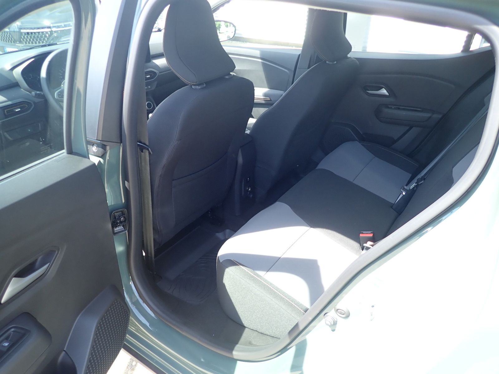 Fahrzeugabbildung Dacia Sandero STEPWAY TCe 90 CVT EXTREME/AUTOMATIK/SHZ