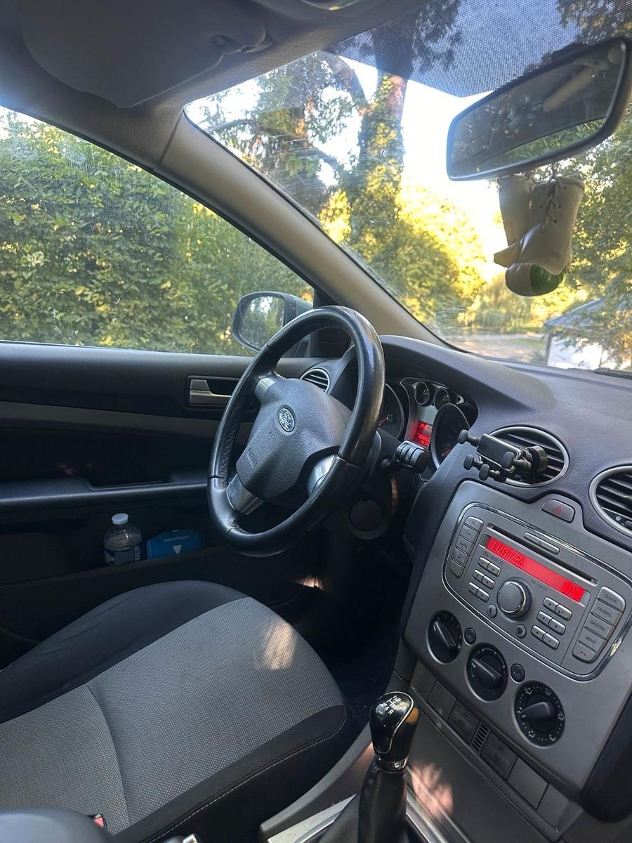 Ford Focus 2010 — engine 102 HP (75kW)