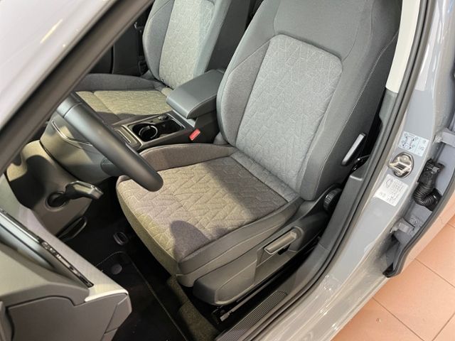 Fahrzeugabbildung Volkswagen Golf 1.5 TSI LIFE NAVI GJR LED KAMERA