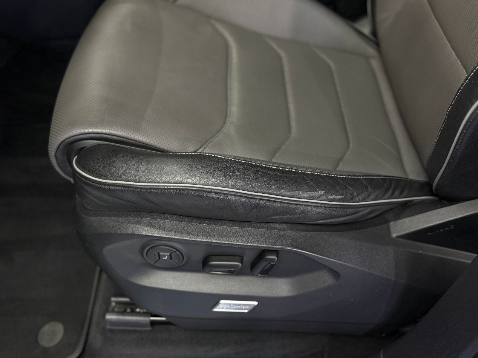 Fahrzeugabbildung Volkswagen Touareg R-Line 4Motion|PANO|NIGHT|LAST EDITION|