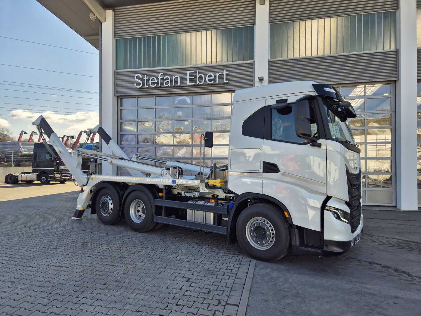 Fahrzeugabbildung Iveco X-Way AS280X46Y/PS ON 6x2 Meiller AK16 Intarder