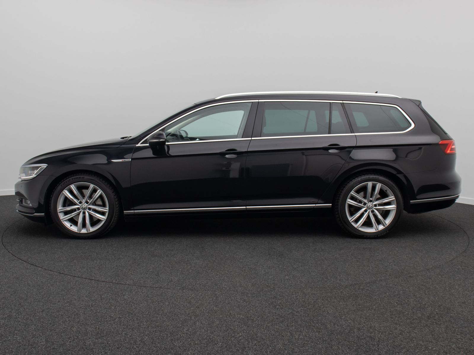 Fahrzeugabbildung Volkswagen Passat Variant 2.0 Highline PDC Massage AHK 18"