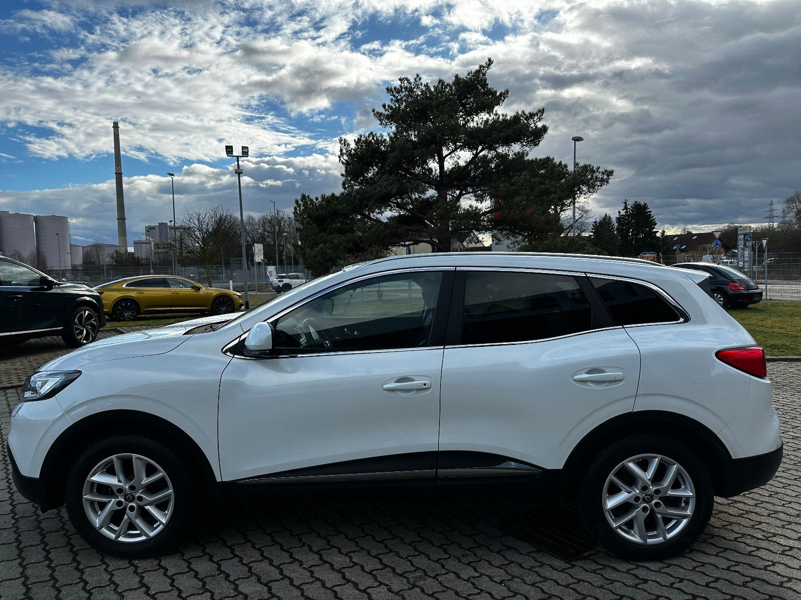 Fahrzeugabbildung Renault Kadjar Teilleder Navi