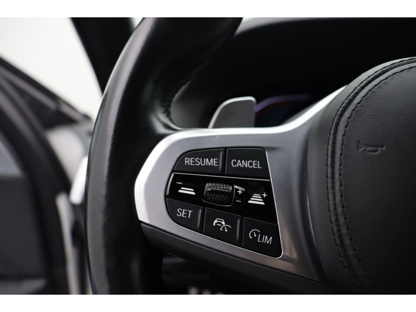 Fahrzeugabbildung BMW 540 d xDrive M Sport Touring Park-Assistent AHK