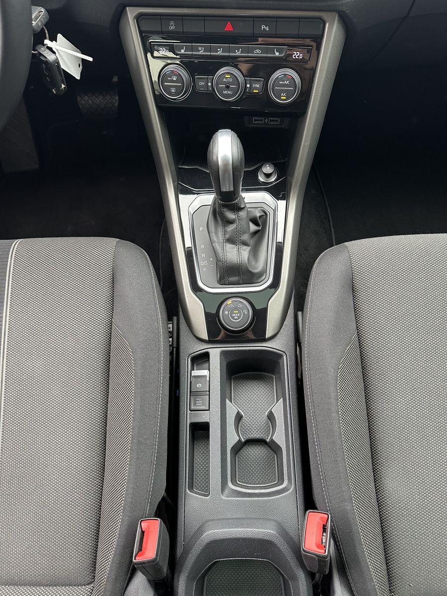 Fahrzeugabbildung Volkswagen T-Roc 2.0 TDI DSG 4Motion Style NAV+LED+PANO+KAM