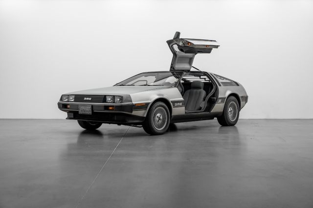 DeLorean DMC-12