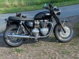 Triumph Bonneville T120 mit Sonderumbauten - TRIUMPH BONNEVILLE