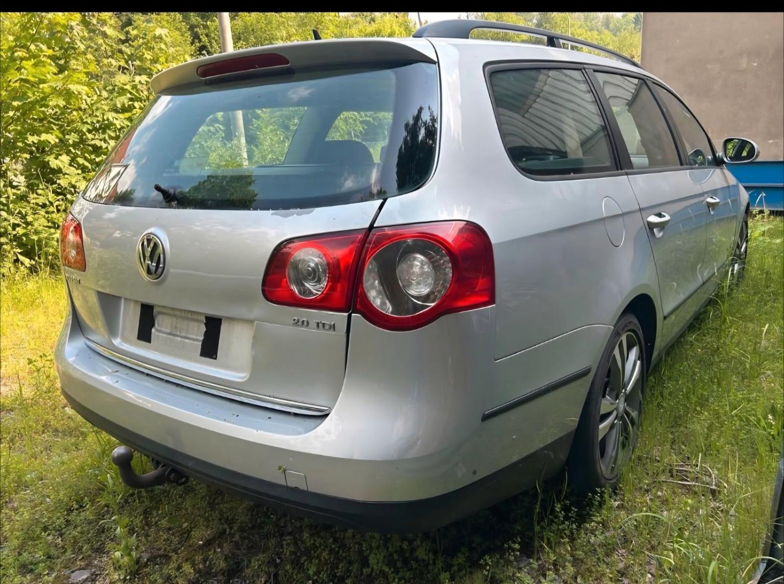 Volkswagen Passat 2006 — rear view
