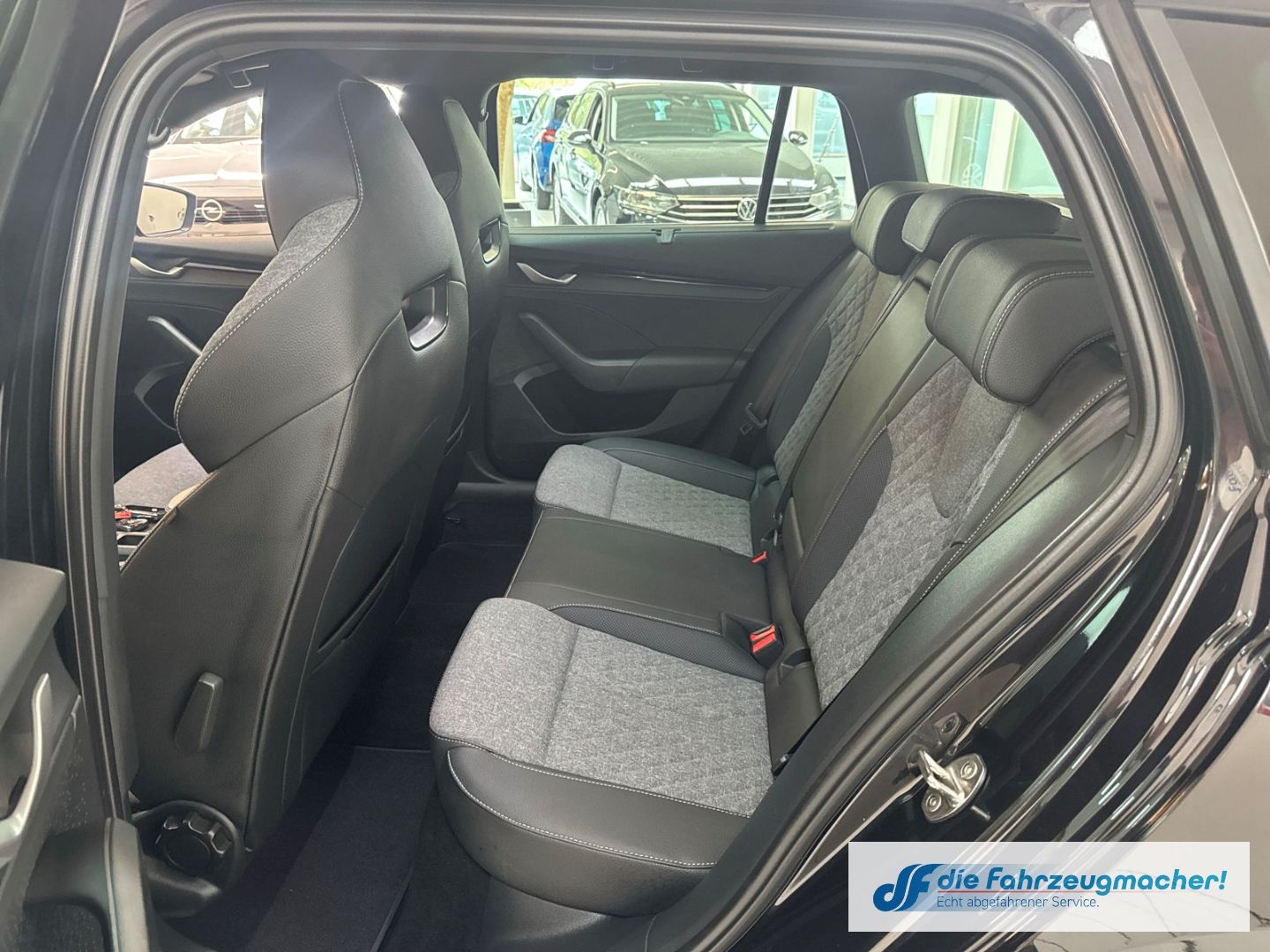 Fahrzeugabbildung SKODA Octavia Combi 2.0 TDI 110 kW Sportline Sportpake