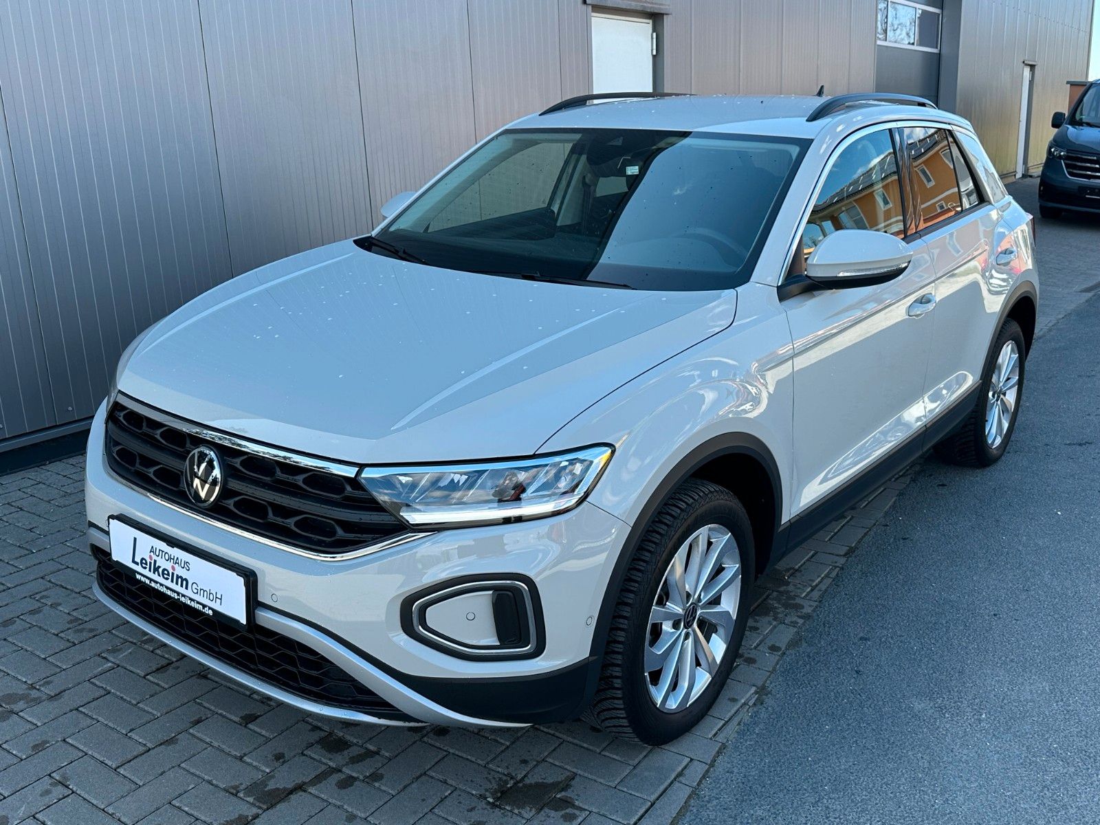 Gebrauchtwagen Volkswagen T-Roc T-Roc Life 1,5 TSI – DSG; AHK; NAVI; LED in Oberfranken