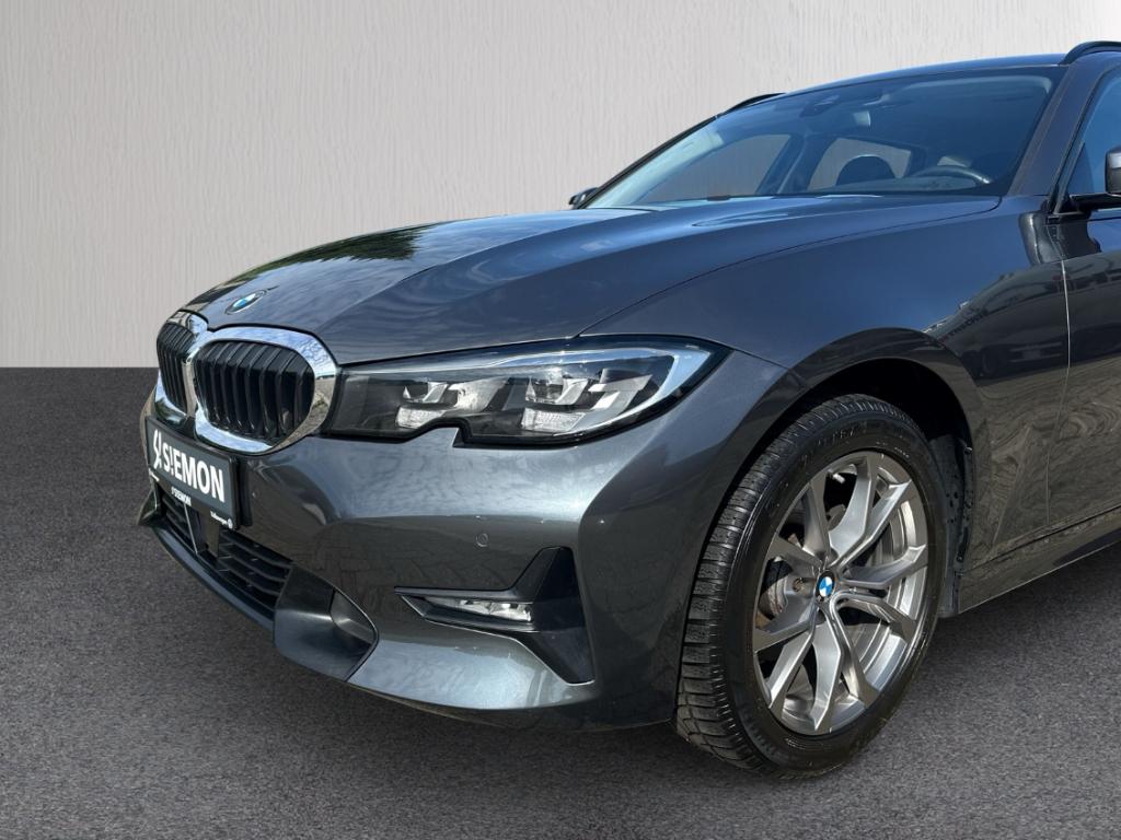 BMW 320 iA Touring SportLine ACC LED SHZ Navi PDCv+h