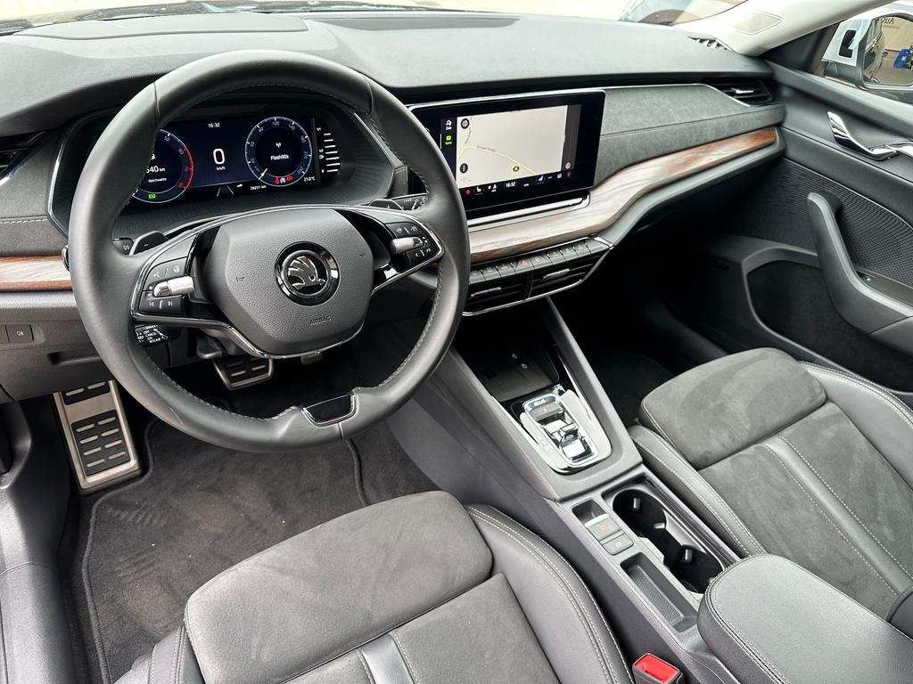 Skoda Octavia 2022 г. Чёрный, пробег 28450 км