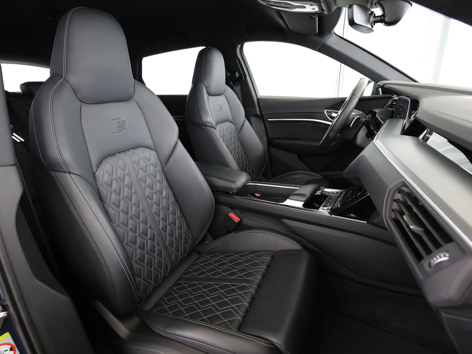 Audi Q8 e-tron - Bild 23