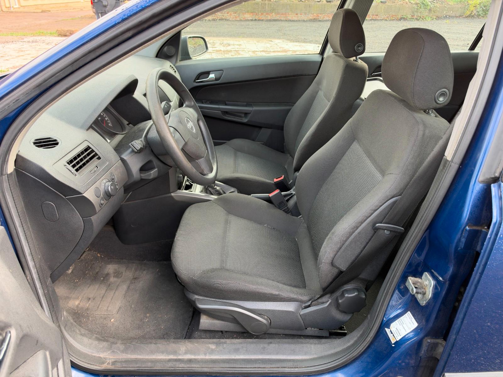 Opel Astra 2004 — photo 20