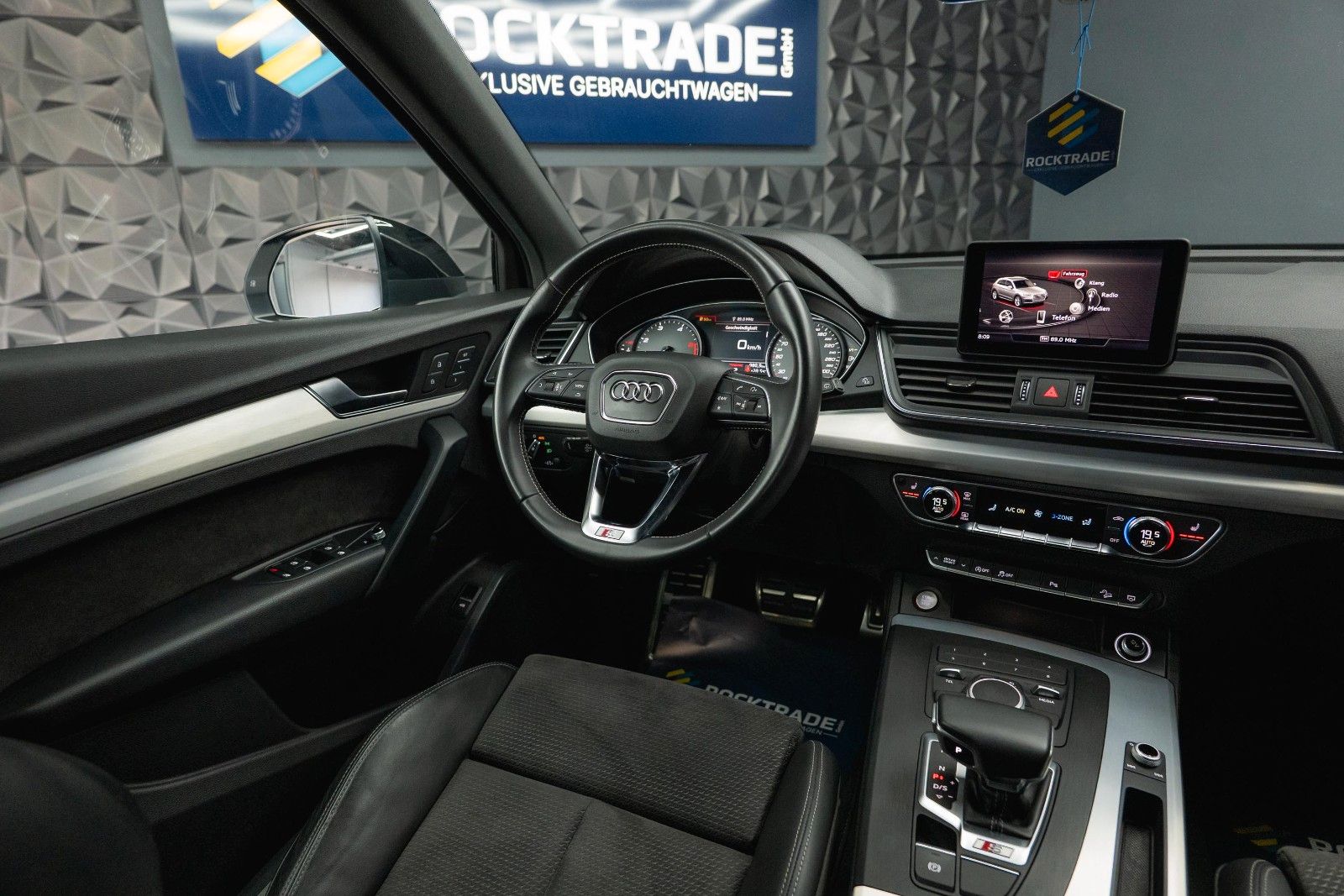 Fahrzeugabbildung Audi SQ5 3.0 TDI quattro Optik-Paket Schwarz *LED*19%