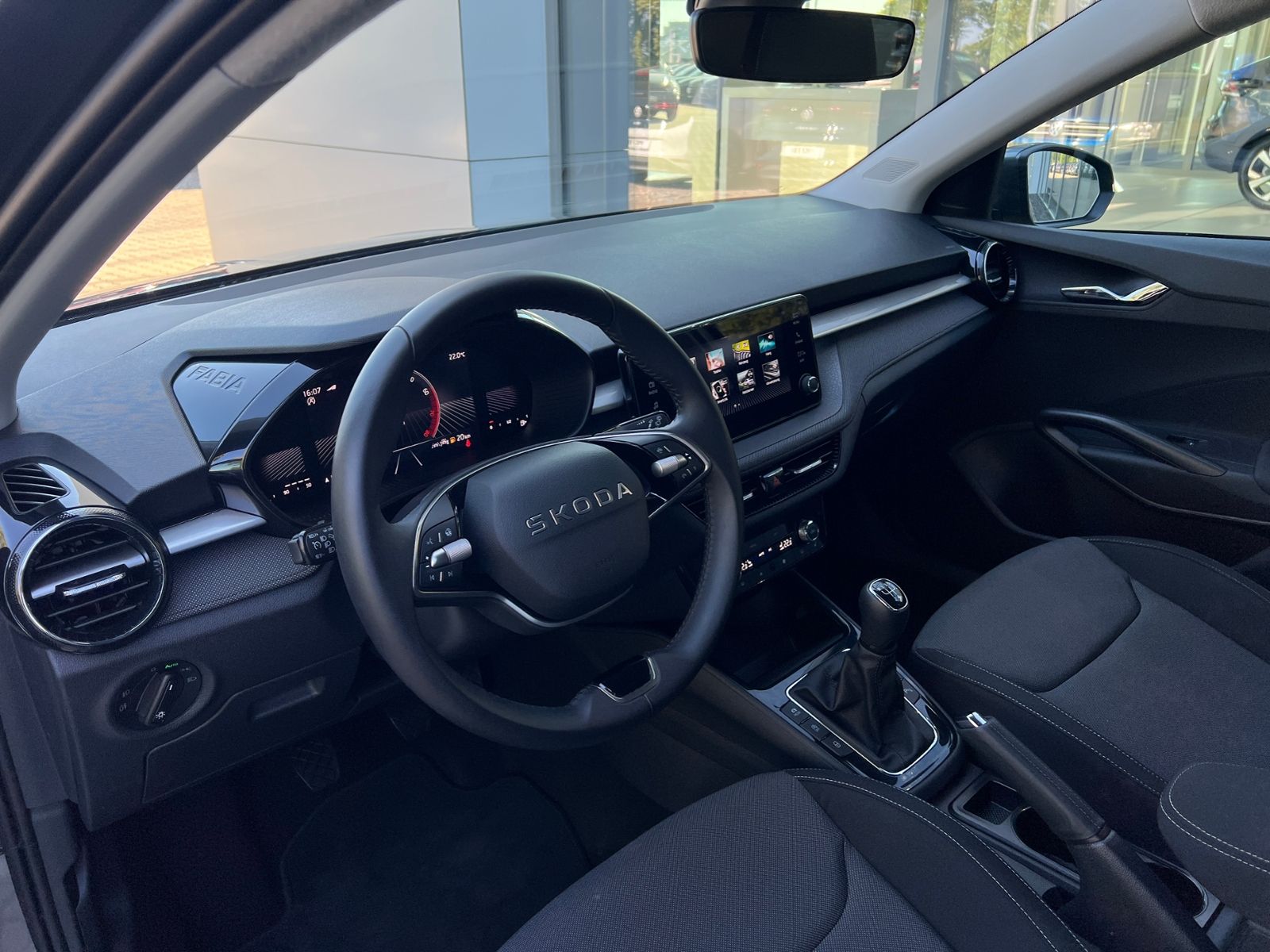 Fahrzeugabbildung SKODA Fabia Selection Tour 1.0 TSI *Vorb.AHK,LED,Kamer