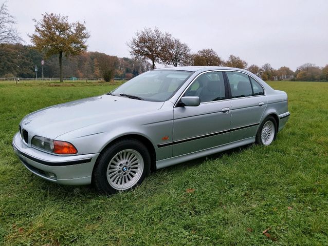 BMW  E39 520i Limousine