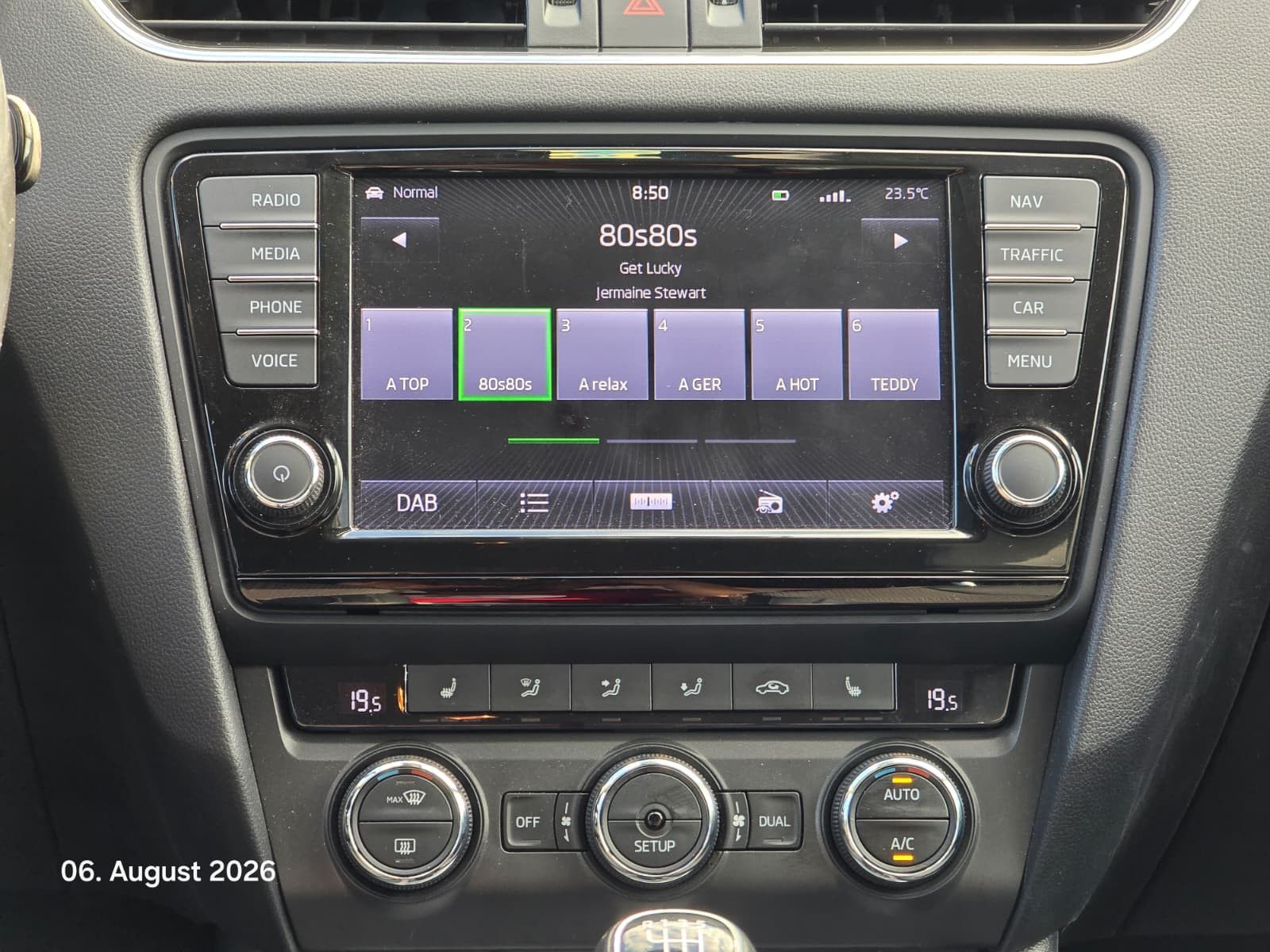 Fahrzeugabbildung SKODA Octavia 2.0 TDI Elegance 4x4 AHK*TEMP*DAB*18"PDC
