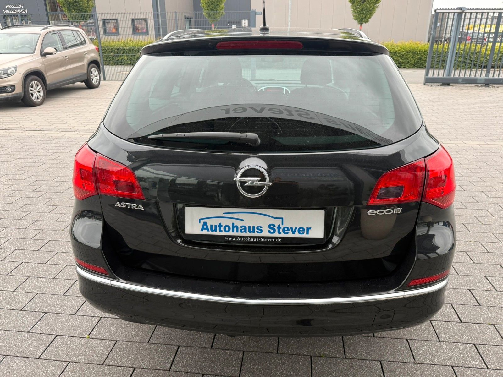 Fahrzeugabbildung Opel Astra J Sports Tourer Style
